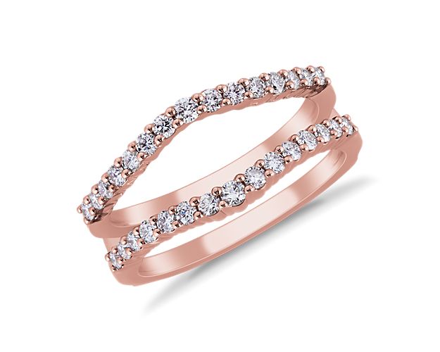This gracefully curving ring insert adds a gorgeous frame around your engagement ring. The 18k rose gold design is set with brilliantly sparkling pavé-set diamonds.