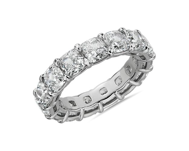 An unbroken circle of dazzling cushion-cut diamonds enlivens every angle of this 8 ct. tw. eternity ring set in enduring platinum.