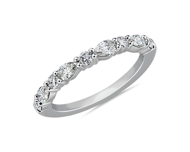 Express eternal romance with this simple and sophisticated wedding ring beautifully crafted in luxurious 18k white gold. An array of round-cut and pear-cut diamonds sit elegantly, promising eye-catching brilliance.