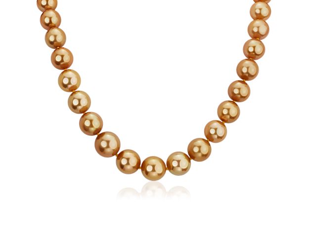 You can never have too many pearls, so add this 18'' gold South Sea pearl necklace to your collection for a timeless style you'll reach for year after year.
