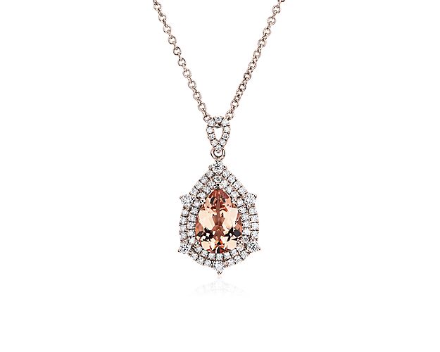A stunning pear-cut morganite stone surrounded by a double halo of shimmering diamonds makes this pendant a breathtaking statement piece. It is crafted from 14k rose gold, which gives it a hint of vintage-inspired alliure.