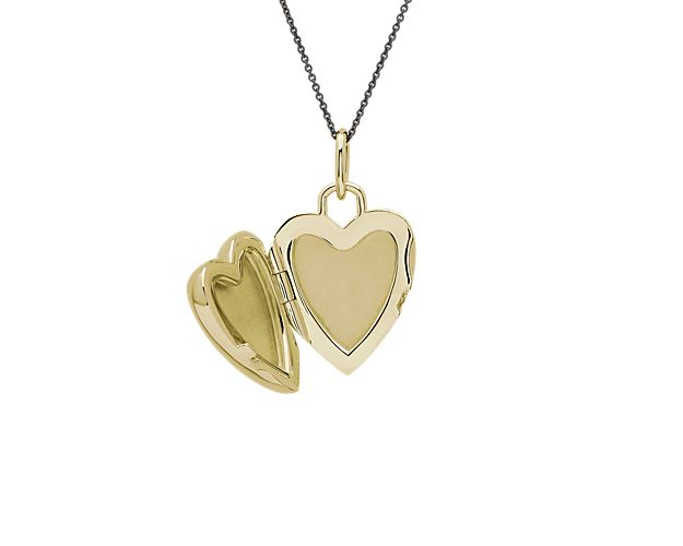 Open empty heart-shaped locket in yellow gold. 