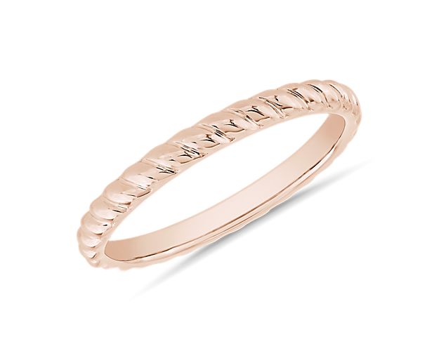 A subtle swirl design adds texture and detail, giving this ring an elegant look that gleams as it catches the light. The 14k rose gold promises enduring luxury and a beautifully bright look.