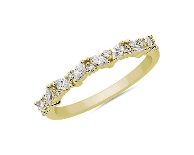 Diagonal clusters of diamonds lend mesmerizing shimmer to this elegant stackable band. The cool luster of the 14k yellow gold design complements the bright sparkle of the stones.