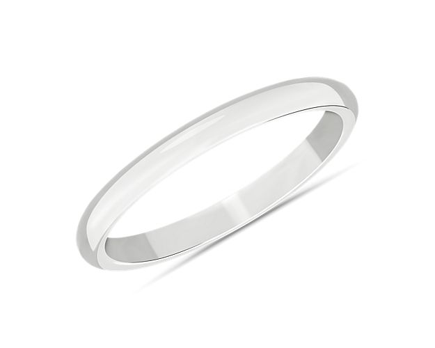 This 14k white gold wedding ring is the ideal mid-weight style with a traditional higher domed exterior profile. Curved inner edges make this style extra comfortable for everyday wear.