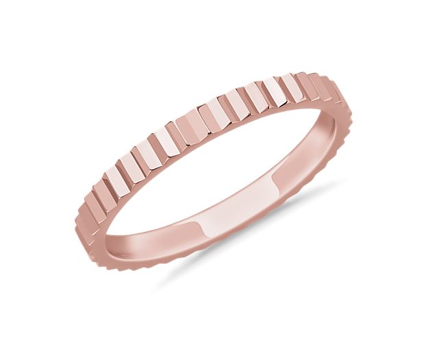 This stackable ring features vertical angled mirrored edges along its outer edge, giving it a bold contemporary style. It features gleaming 18k rose gold design for a look of cool luxury.