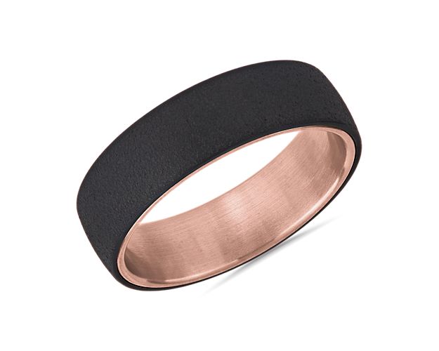 Elegant, understated and undeniably modern, this two-tone wire brush band features bold black tantalum juxtaposed with a 14k rose gold interior that comes together in a beautiful expression of enduring love.