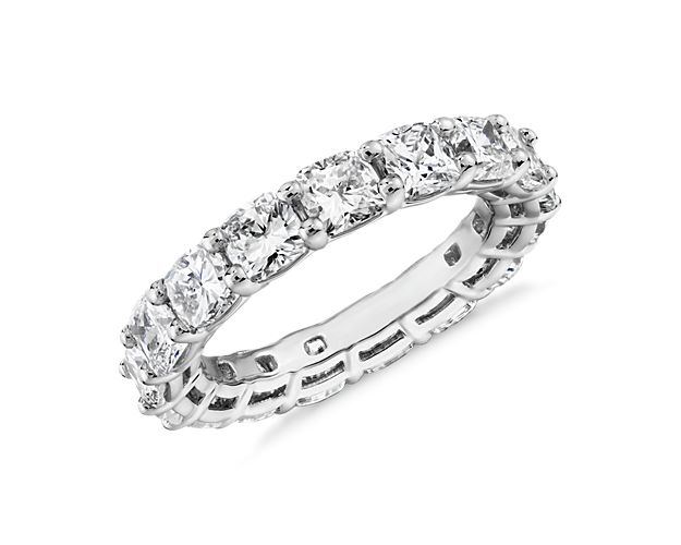 An unbroken circle of dazzling cushion-cut diamonds enlivens every angle of this 5 ct. tw. eternity ring set in enduring platinum.