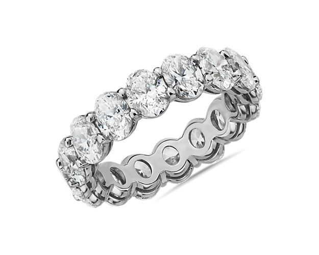 An endless wreath of oval-cut opulence, this 5 ct. tw. eternity ring celebrates the power of love with breathtaking brilliance set within the enduring luster of platinum.