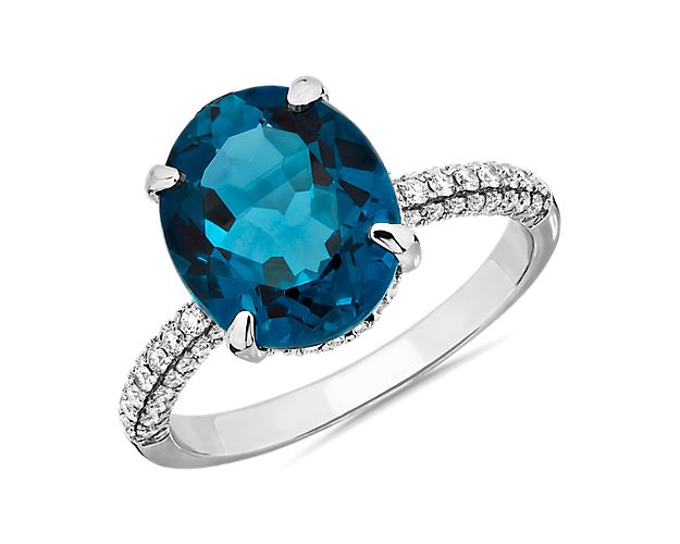 This vibrant london blue topaz gemstone makes a bold statement in this ring. Accented with two rows of round pavé diamonds and set in 14k white gold, this is a stunning piece.