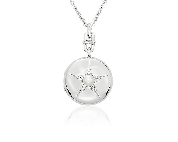 Capture the twinkle of starlight every day of the weak with this sterling silver pendant necklace showcasing a freshwater cultured pearl at the center of its star-shaped detail.