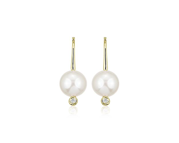 Made to be seen now and for generations to come, these heirloom-worthy 14k yellow gold drop earrings feature freshwater cultured pearls that look good worn solo or stacked.