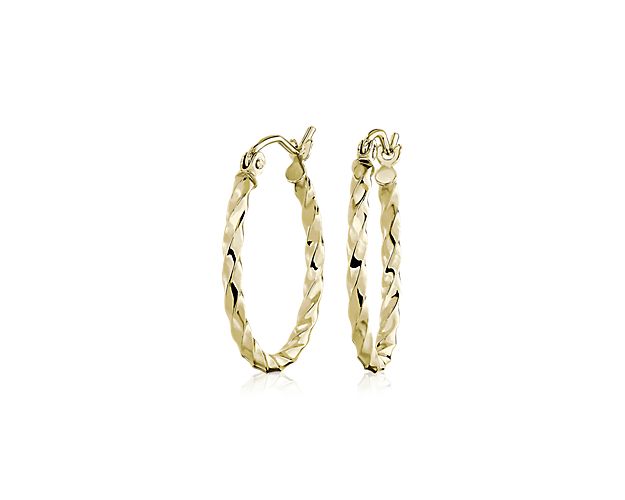 Classic and stylish with a petite twisted pattern, these 14k gold hoop earrings are crafted from lightweight tubing making them perfect for everyday wear.