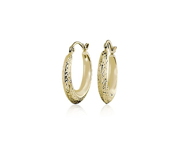 A style essential, these textured hoop earrings are crafted from 14k yellow gold for a sophisticated and polished look, finished with a latch back closure.