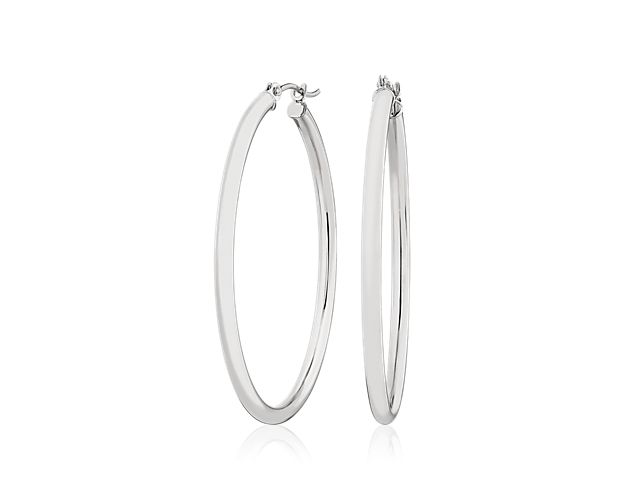 A style essential, these medium hoop earrings are crafted from 14k white gold tubing for a polished, lightweight look and finished with a latch back closure.