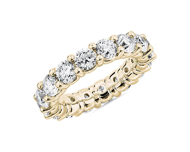 A sparkling 5 ct. tw. of round-cut diamonds bring beautiful brilliance in a never-ending circle around the band of this eternity ring. Artfully crafted from 18k yellow gold, it promises a rich lustre that complements the stones with its warm gleam.
