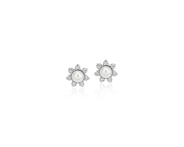 Each of these eye-catching 14k white gold stud earrings feature a single pearl surrounded by a blossom halo of brilliant diamonds for a look that’s both classic and chic.
