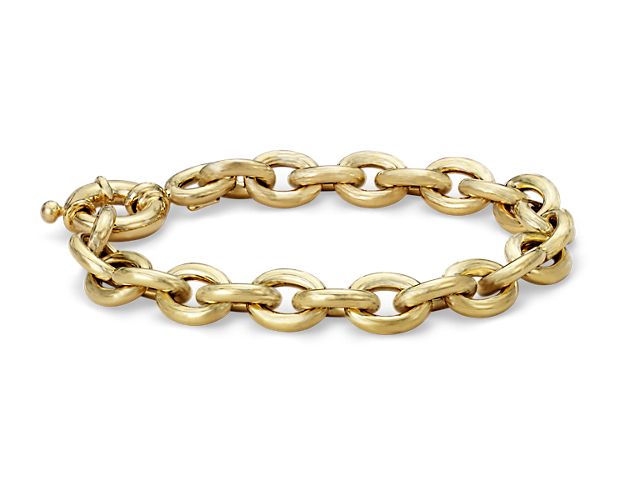 Shine in style with this Italian crafted link bracelet forged in 14k yellow gold with polished oval links.