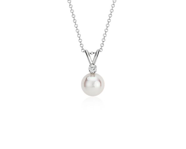 Our highest-quality Akoya cultured pearl is paired with a brilliant round diamond and attached to an 18k white gold bail. The pair suspend from a delicate 18k white gold 18" cable chain.