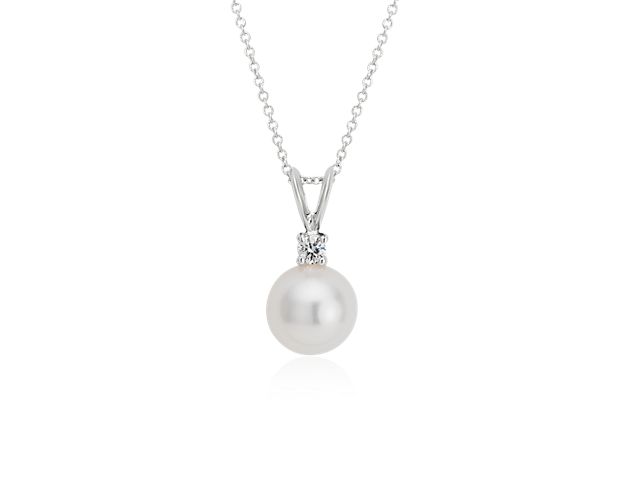 You'll love the natural luster of this silvery-white South Sea cultured pearl and diamond pendant. A stunning solitaire pearl is paired with a petite, round brilliant-cut diamond set in classic 18k white gold and suspended from a matching cable chain.