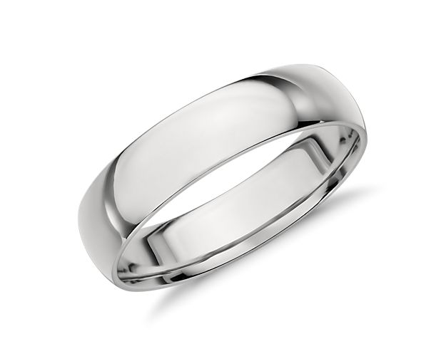 This mid-weight, high polish, platinum wedding ring has a traditional higher domed exterior profile and a curved inner edge, which makes it extra comfortable for everyday wear.