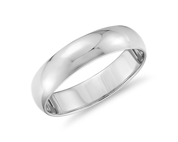 This classic platinum wedding ring is a lifetime essential. It's lightweight and features a traditional width and low profile for comfort. The high polished finish and simple style is perfect for everyday wear.