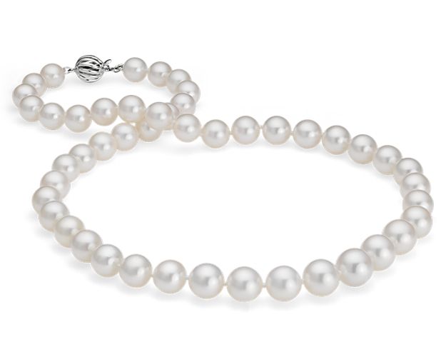 Opulent in nature, this lustrous South Sea cultured pearl necklace showcases an 18k white gold clasp and is securely hand knotted on a silk blend cord. Blue Nile gemologists ensure that our pearls meet the highest quality expectations, ensuring you the best value.