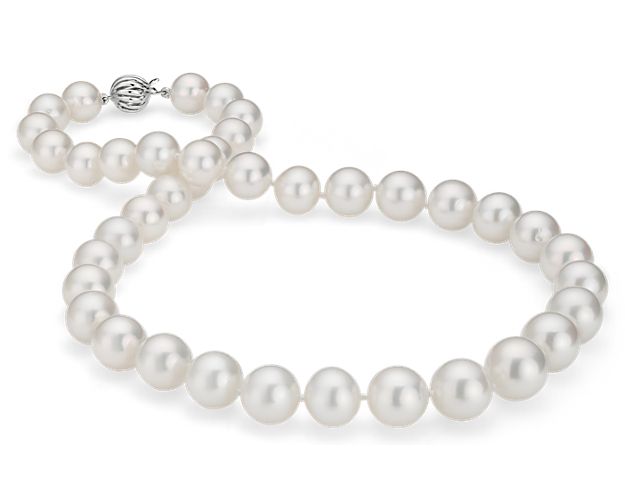 Opulent in nature, this lustrous South Sea cultured pearl necklace showcases an 18k white gold clasp and is securely hand knotted on a silk blend cord. Blue Nile gemologists ensure that our pearls meet the highest quality expectations, ensuring you the best value.