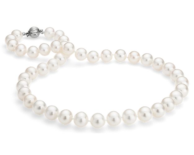 Beautifully mounted on 14k white gold, our cultured freshwater pearl necklace is both elegant and timeless.