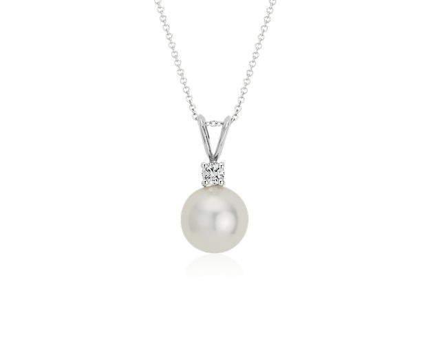 Our silverish-white South Sea cultured pearl is paired with a brilliant diamond suspended from a delicate 18k white gold cable chain.