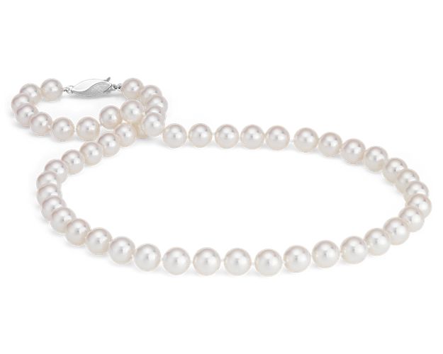 This strand of round Classic Akoya cultured pearls is hand knotted securely with 20" silk blend cord and finished off with 18k white gold safety clasp. Blue Nile gemologists ensure that our pearls meet the highest quality expectations, ensuring you the best value.