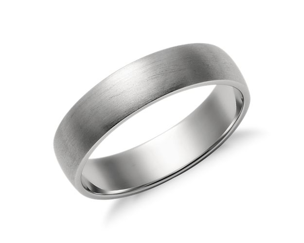 Simply classic, this platinum wedding band features a low profile silhouette and a lighter overall weight for comfortable everyday wear.