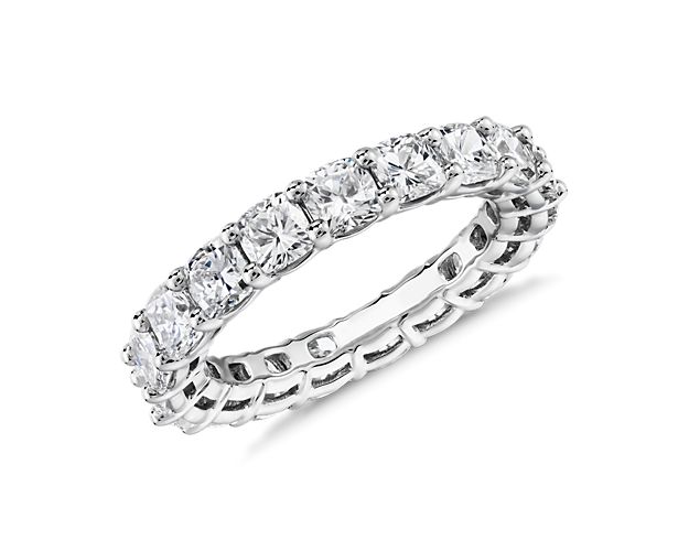 An unbroken circle of dazzling cushion-cut diamonds enlivens every angle of this 4 ct. tw. eternity ring set in enduring platinum.