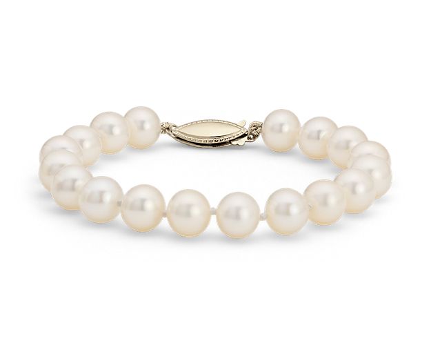 Complement her classic pearl strand with this 6.5" freshwater cultured pearl bracelet, enhanced with a secure 14k yellow gold safety clasp.