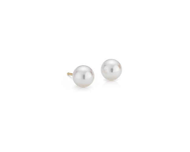 A versatile complement to any look, these luminous Akoya cultured pearl earrings feature 18k yellow gold posts with easy push backings.