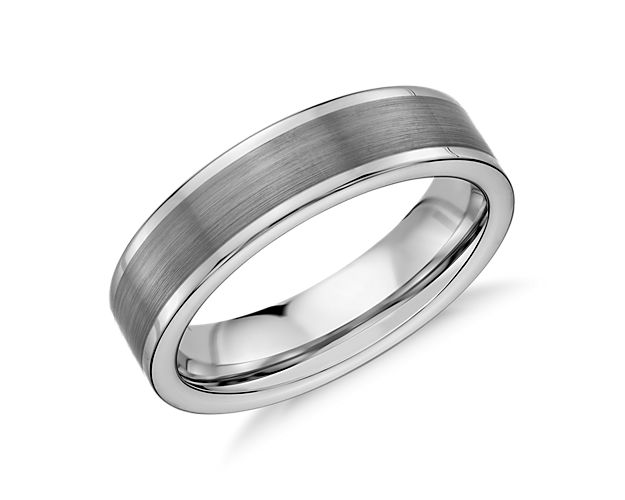 Substantial in feel, this classic wedding ring is crafted from grey tungsten carbide and features a satin finish.