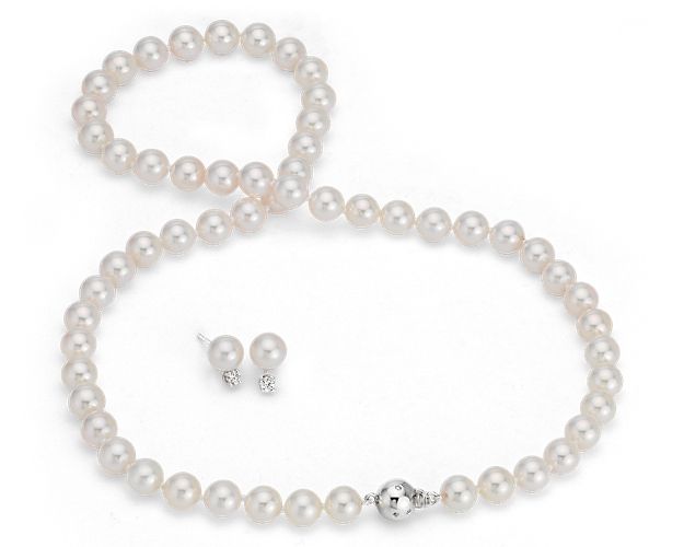 The gorgeous luster of Akoya pearls graces this coordinating necklace and earring set. Round-cut diamond accents set in 18k white gold adds brilliance to these stunning pieces.