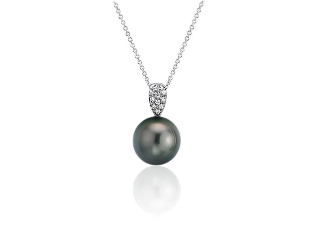 The subtle contrast of the deeply hued Tahitian cultured pearl with the glimmering diamond teardrop create a harmonious pairing when set in 14k white gold and suspended from a matching chain.