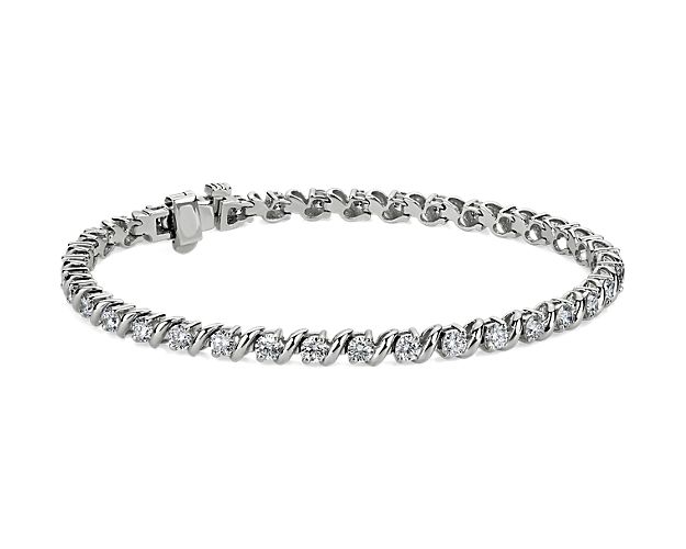 Fall in love with this iconic 14k white gold tennis bracelet illuminated by 360-degrees of subtle sparkle set in undulating S-links that create a captivating sense of movement and design.