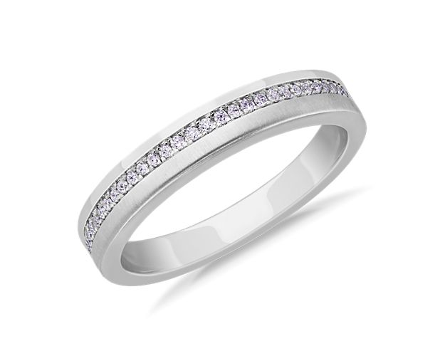 Subtle in brilliance, this wedding ring is crafted with a high polish and matte finish featuring a line of round diamonds at the center.