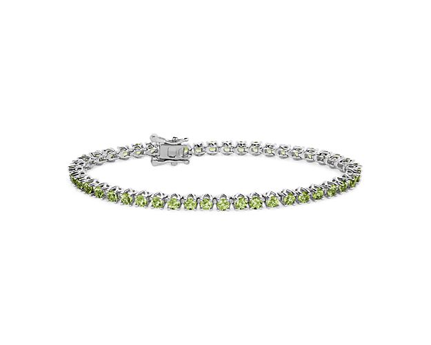 Exude classic elegance and luxury when you wear this sterling silver tennis bracelet featuring a 3mm width. It is beautifully set with peridots boasting brilliant green hues.