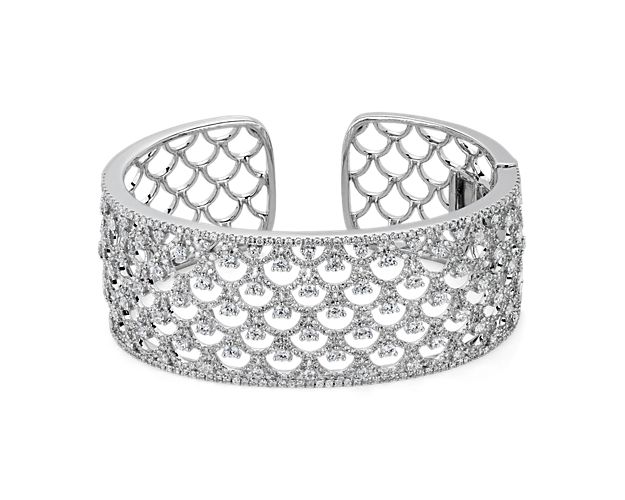 Capture the light and sparkle whenever you wear this gorgeously intricate cuff featuring gleaming 18k white gold design. It is beautifully set with diamonds to bring an abundance of shimmer to your style.