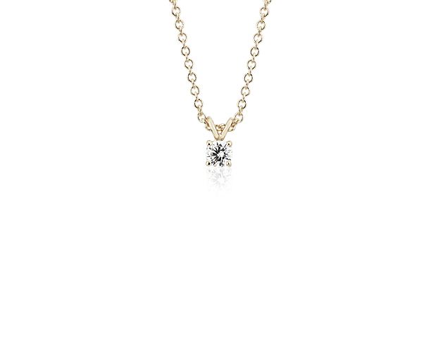 Classically elegant, this cable chain diamond necklace features a striking round diamond pendant set in 14k yellow gold.