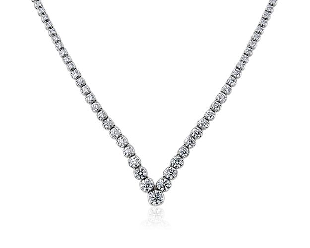 The ultimate expression of glamour, this necklace radiates infinite sparkle with graduated round diamonds in minimalist settings that let light flood in from every angle.