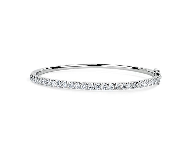 White gold bracelet with lab diamonds. 