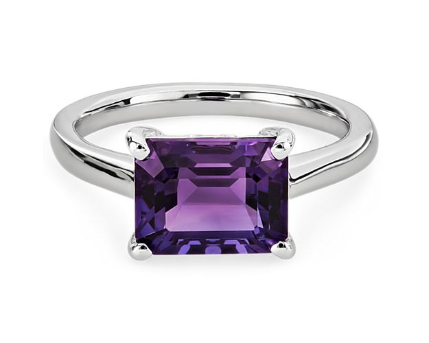 This stunning statement ring features a baguette-cut amethyst in a romantic purple hue, in an elegant east-west setting. The coolly lustrous 14k white gold design completes the look with a luxurious finish.