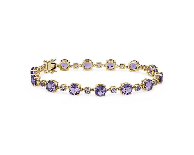 Add a touch of sparkle to your wrist with this elegant bracelet featuring amethysts alternating with Rose de France stones along its length for a breathtaking effect. Crafted in 14k yellow gold, it promises lasting luxurious quality.