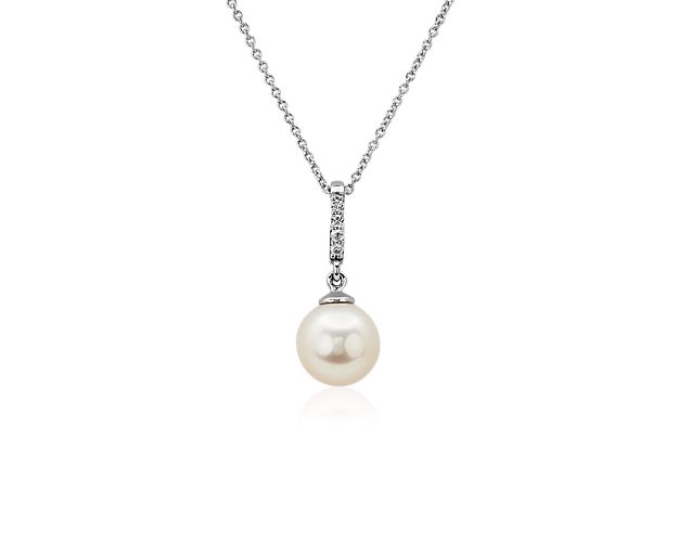 Simple and stunning, this pendant necklace features a lustrous freshwater cultured pearl, accentuated by shimmering accent diamonds along the bale. The 14k white gold design promises lasting quality and beauty.