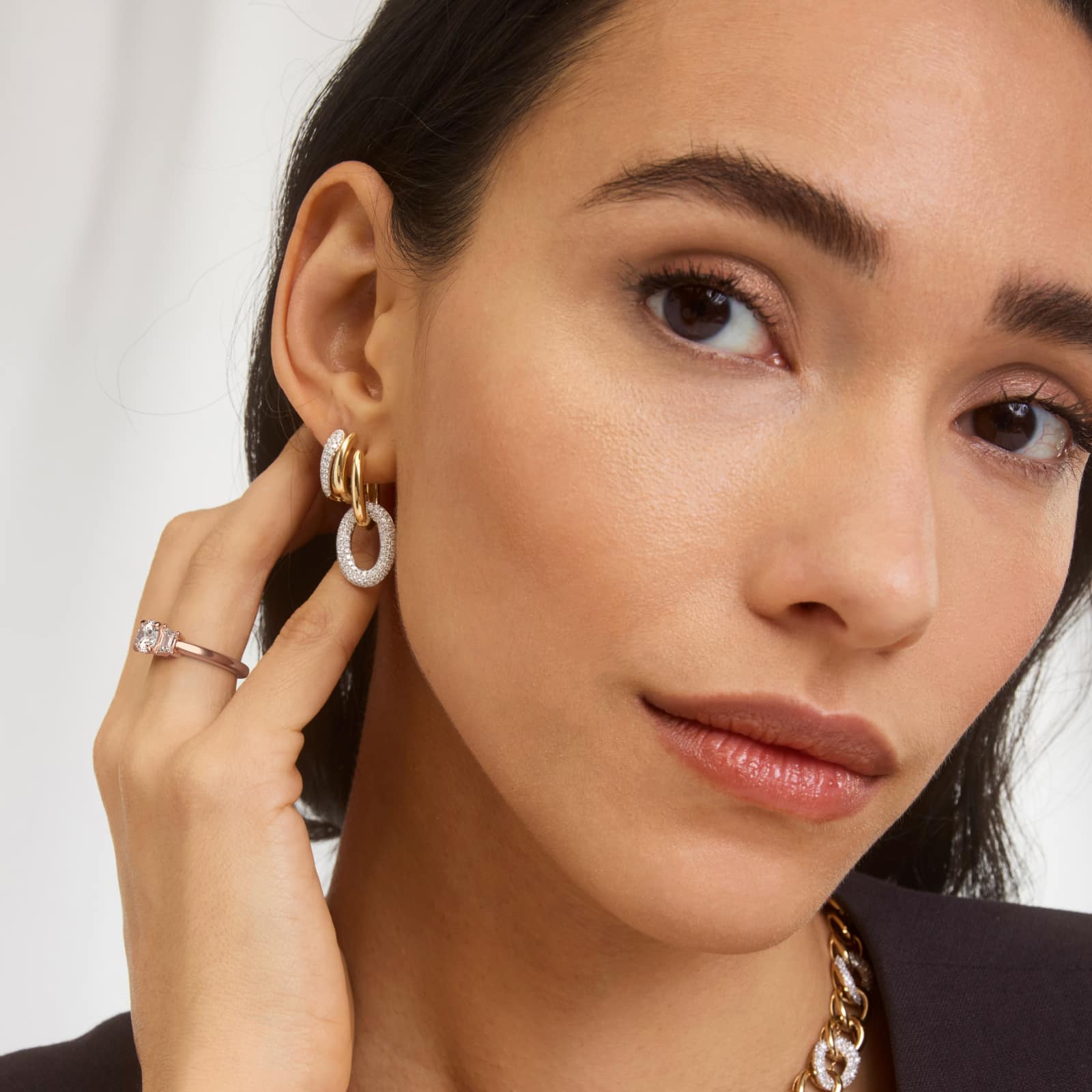 Three-Stone Trapezoid Sidestone Diamond Engagement Ring in 18k Rose Gold (1/2 ct. tw.)