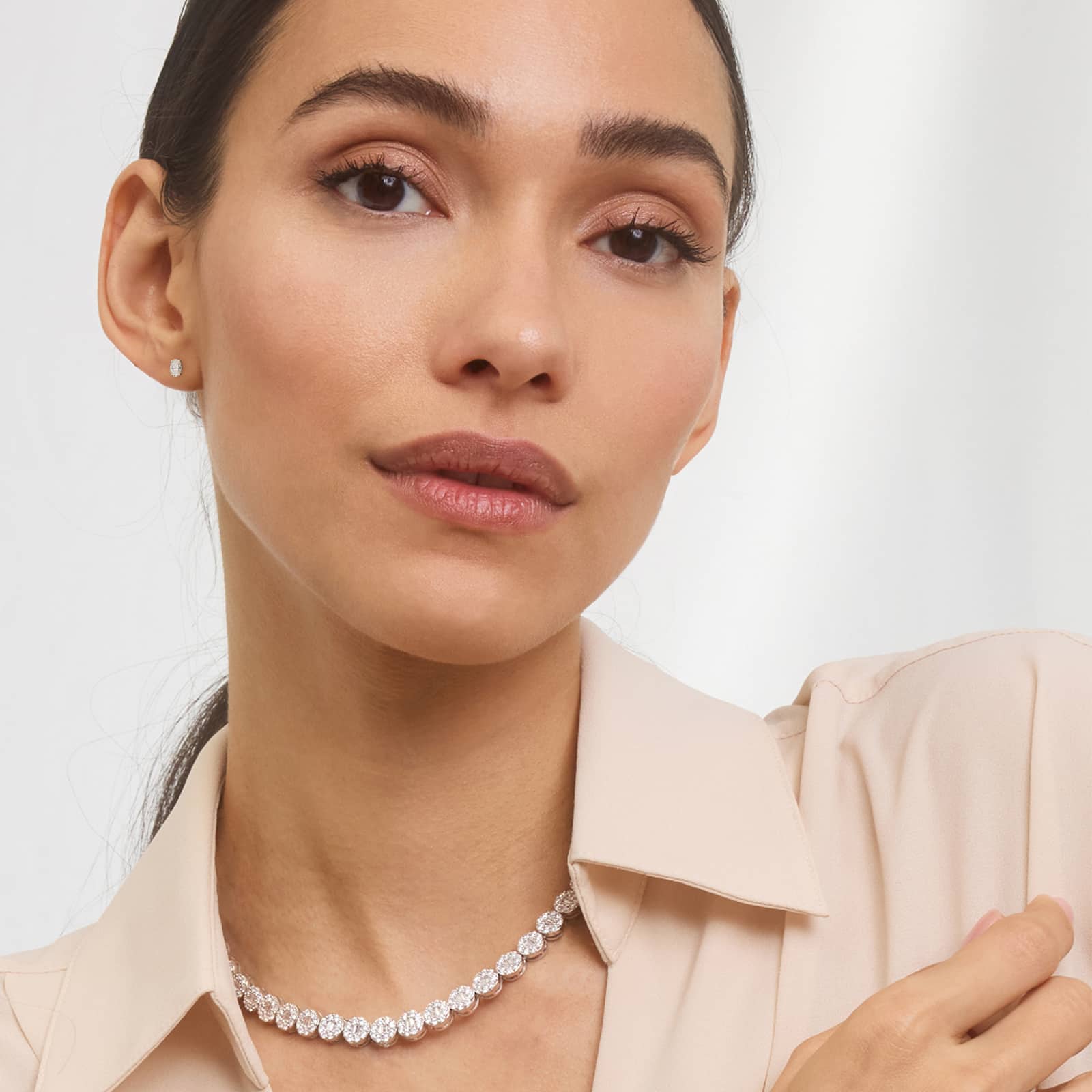 Oval Cut Diamond Stud Earrings    In 18K Yellow Gold (Setting)